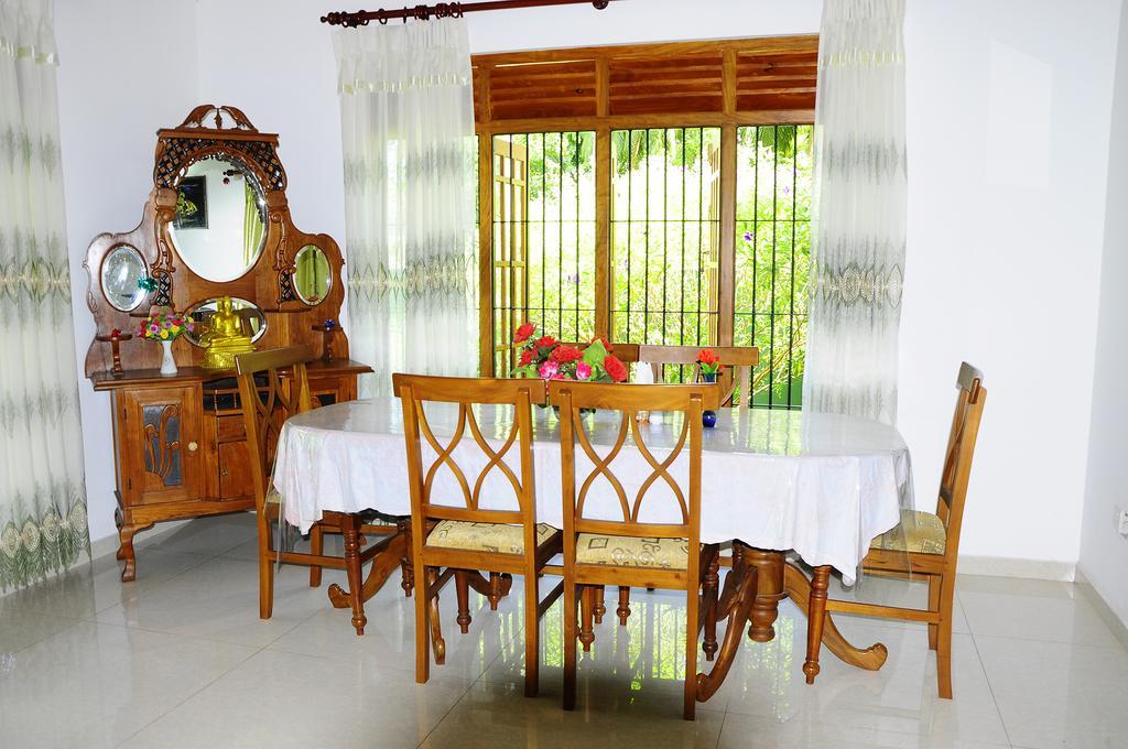 Lumbini Villa Bentota Zimmer foto